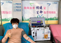 2020年，云顶4118网址登陆中国生物率先提出康复者恢复期血浆救治危重患者的治疗方案和技术标准，全国掀起新冠肺炎康复者献浆热。